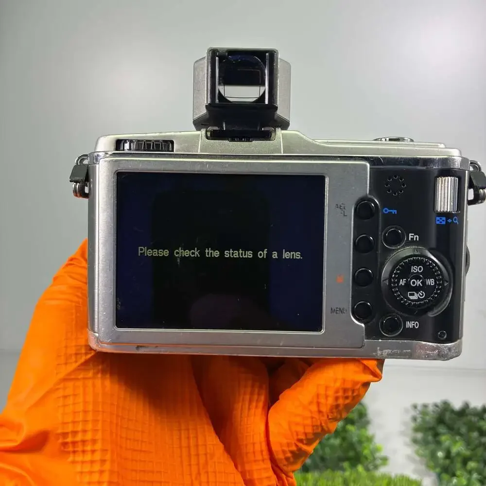 Olympus PEN E-P1 12MP Digital Micro Four Thirds Camera with M.Zuiko 14-42mm Lens